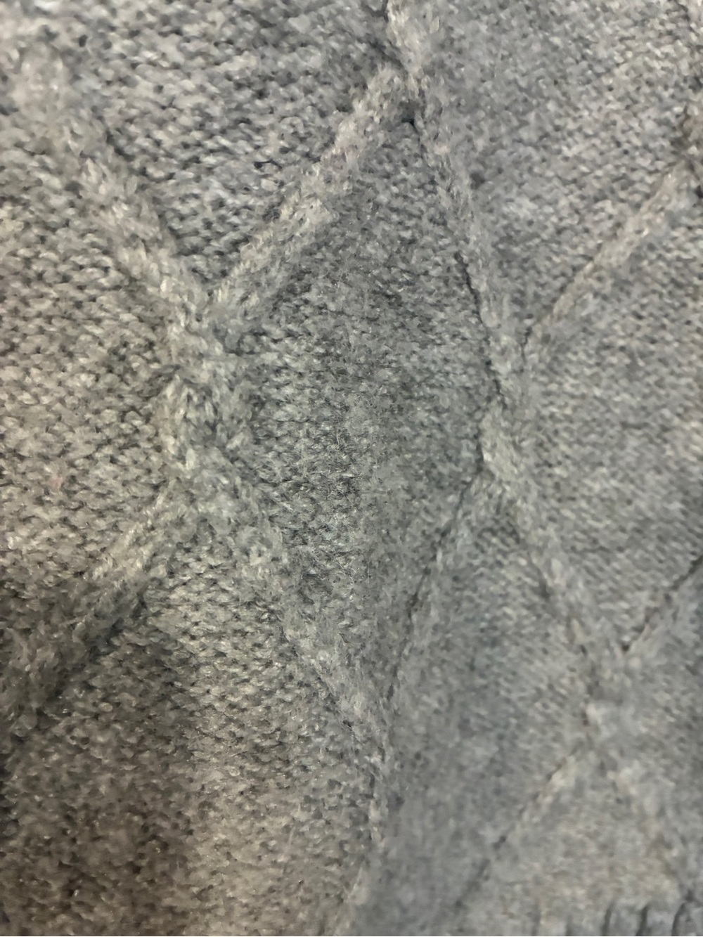 Hazel Moon women's cropped sweater features a textured diamond-knit pattern - Picture 5 of 5